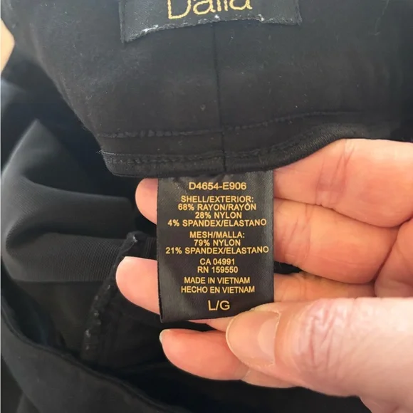 3/$20 Dalia Black Cropped Women's Pants - Picture 4 of 4